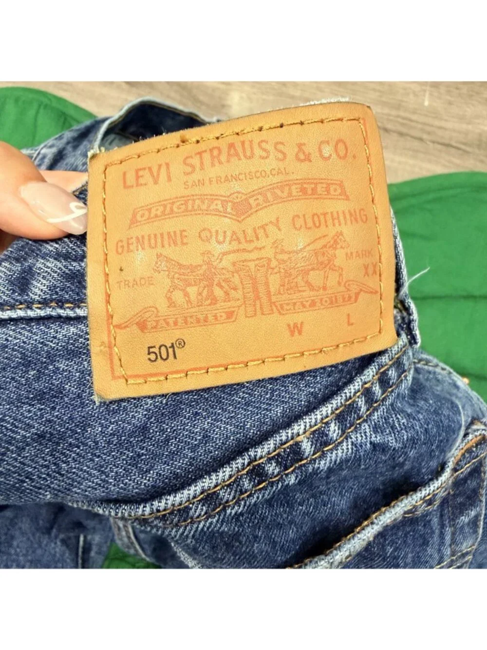 Levis 501 Original Fit Button-Fly Jeans Mens 30 x 28 Medium Wash Denim Retro